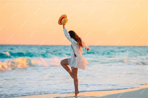 fotos de mujeres en la playa|Imágenes de Mujer En La Playa